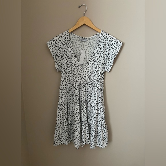 Urban Outfitters White Floral Mini Dress NWTs Size Small - Picture 5 of 6